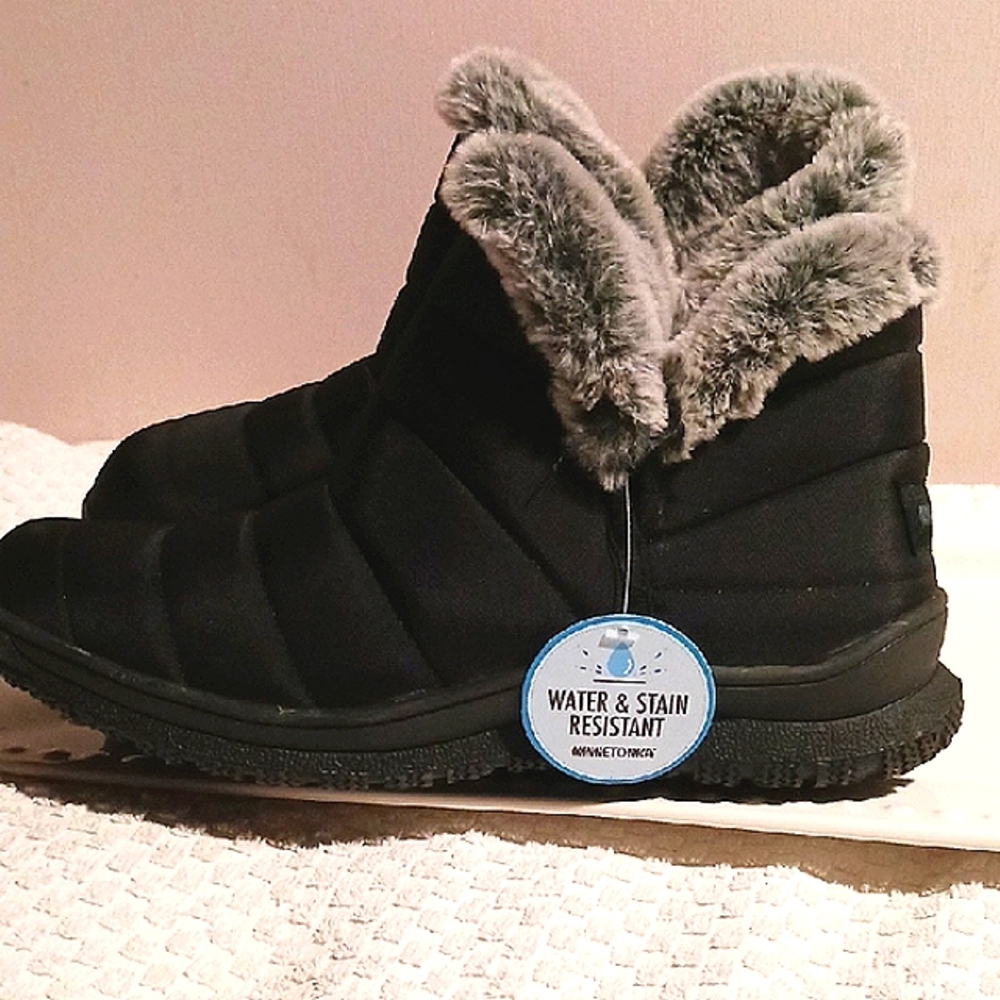 Luxurious! Minnetonka Black Water & Stain Resistant Boots Faux Fur Lining 10